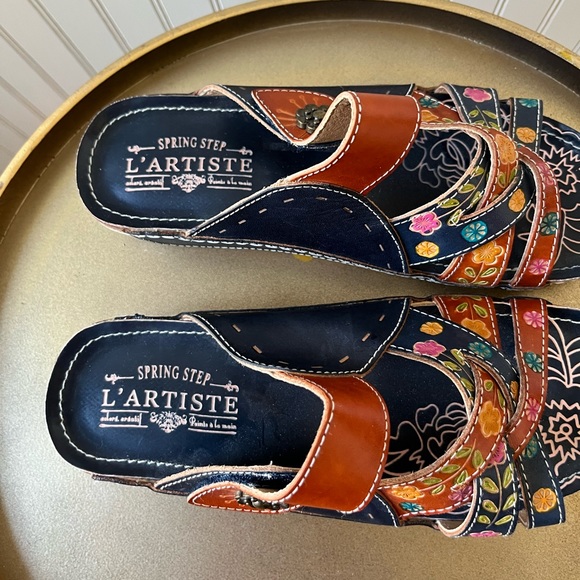 L’ARTISTE LEIGH WEDGE SANDALS | SLIP ON | NAVY | SIZE: EU 38 | NWOT - Picture 2 of 8